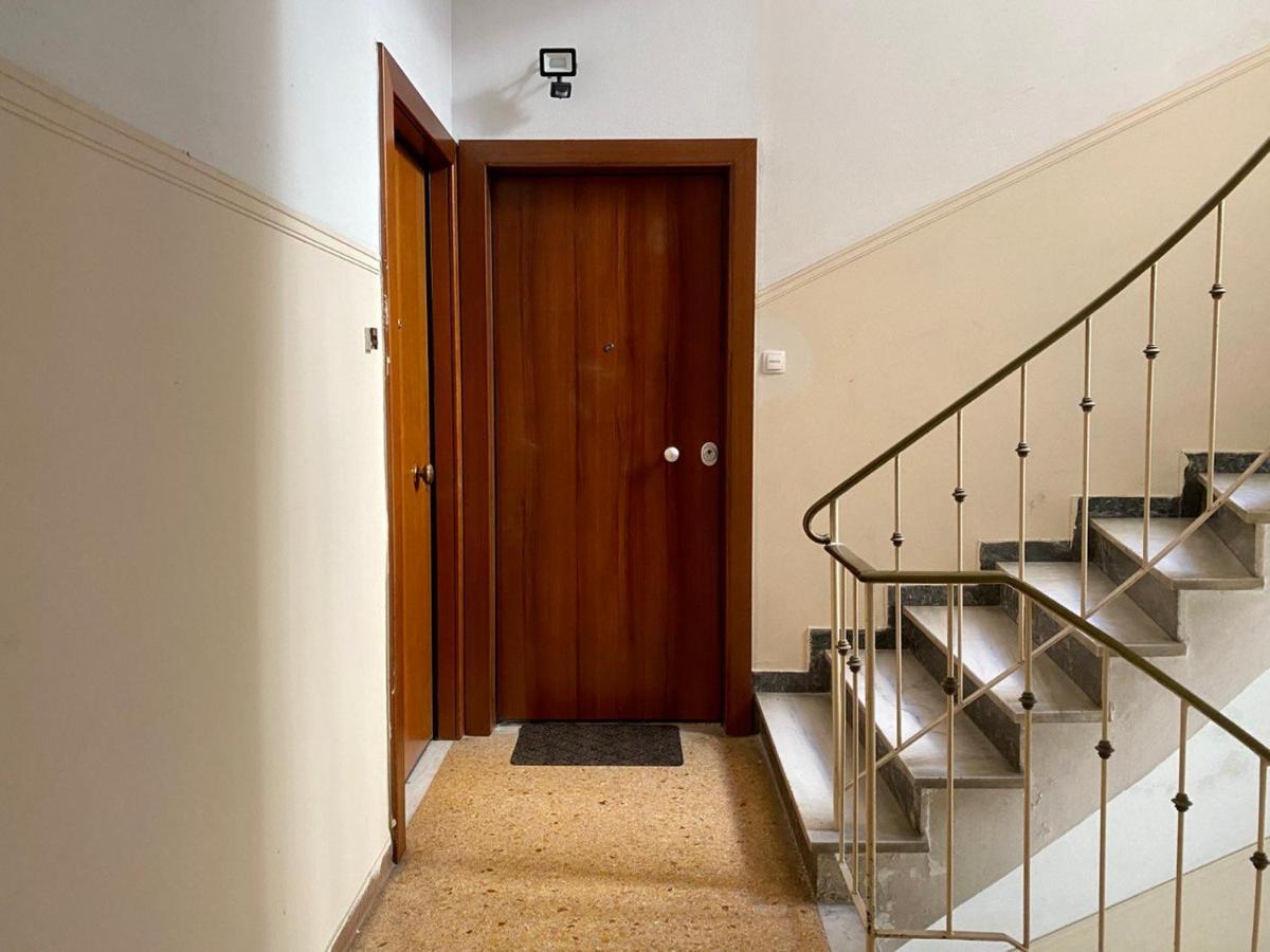 Appartement A Modern Flat In The Centre à Athènes Extérieur photo